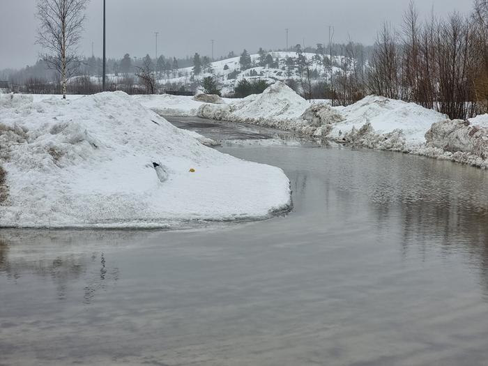 Sulamisvesiä lauhana päivänä.