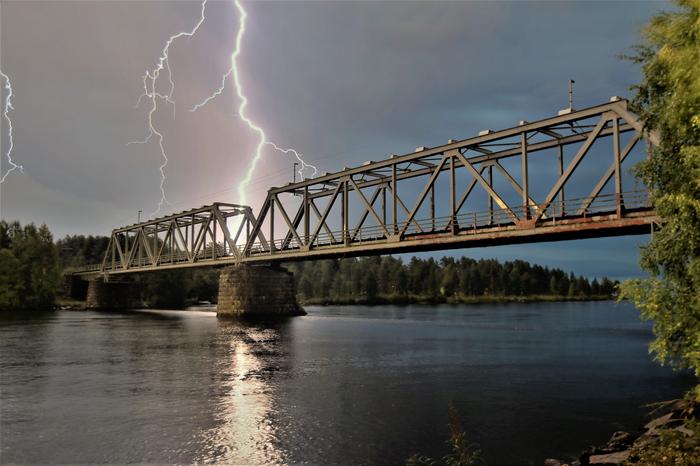 Räiskettä ja välskyntää Oulujoella.