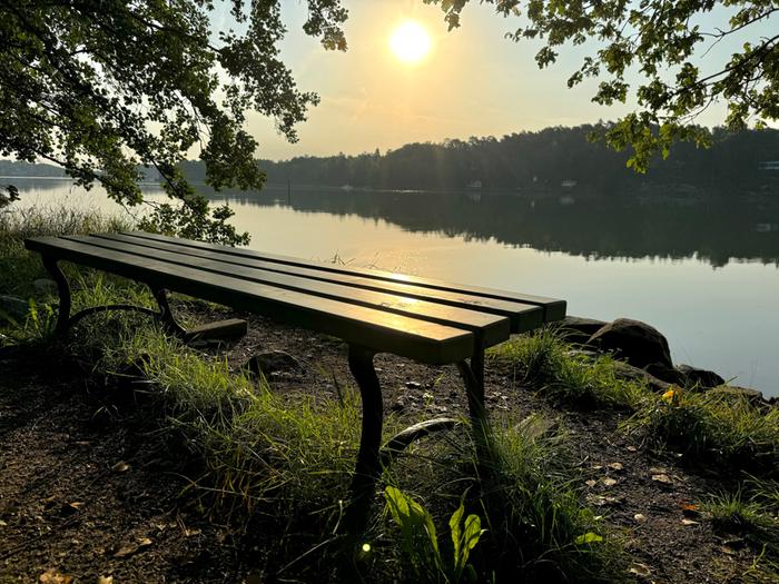 Syyskuinen auringonnousu Ruissalossa.