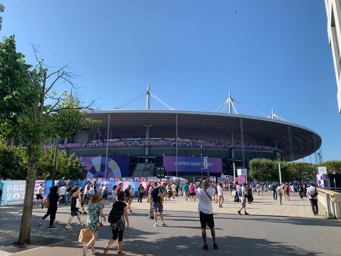 Aurinko paistoi ajoittain pilvettömältä taivaalta Pariisin olympialaisissa.