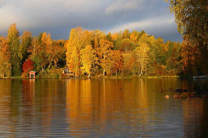 Syyskuun aamu ja ruskaa Nokialla.