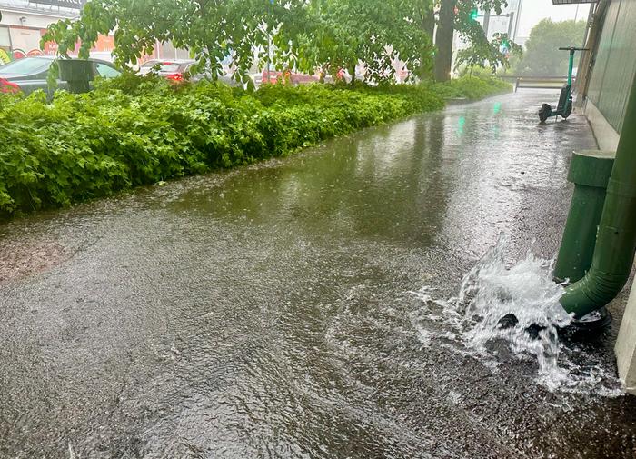 Rankkaa sadetta Vaasassa.