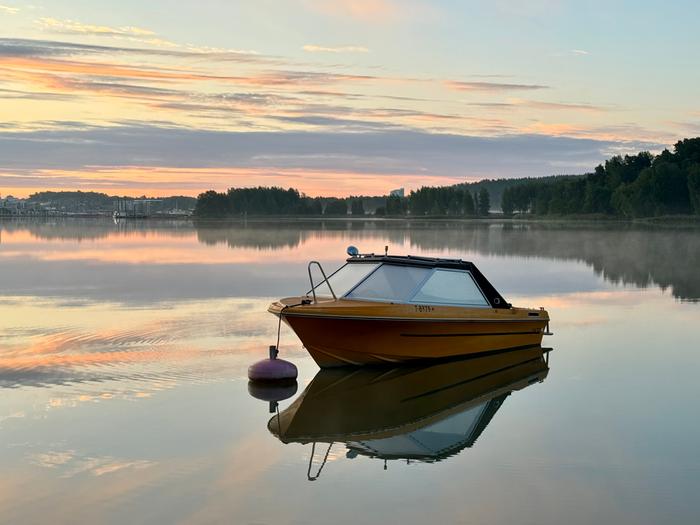 Varhaisen elokuun aamun värejä.