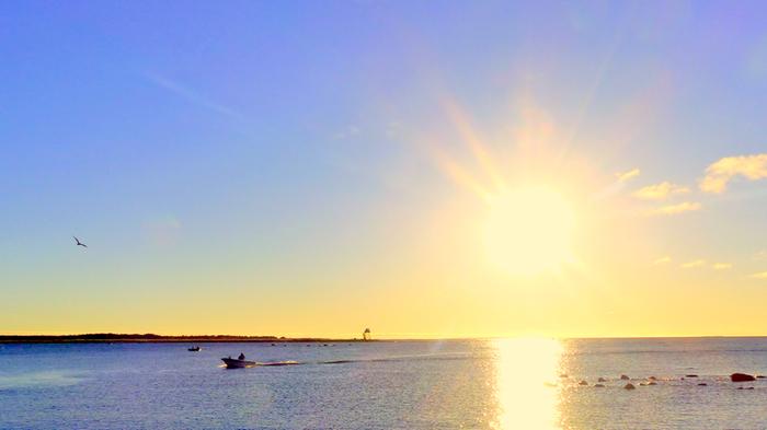 Föhn-tuuli voi tuoda aurinkoisia ja lämpimiä syyspäiviä marraskuussa.