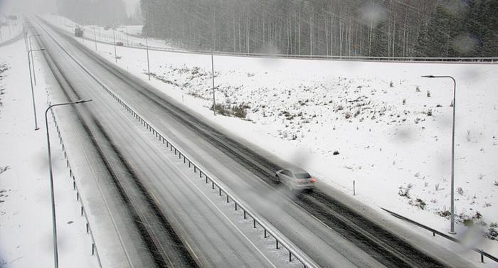 Lumisadetta Juvalla lokakuussa 2021.