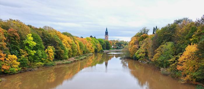 Syksyinen Aurajoki.