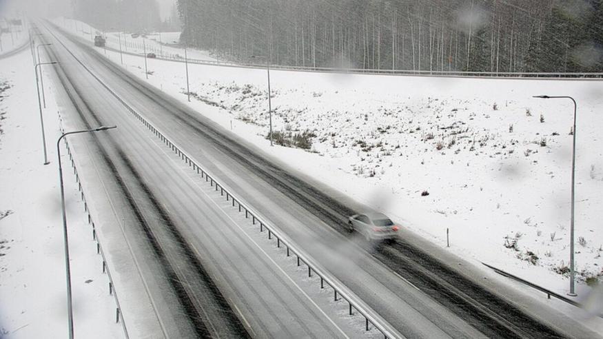 Lunta sataa lähipäivinä etenkin pohjoisessa ja maan keskiosassa: Ajokeli huononee – tuuli puuskaista koko maassa