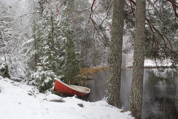 Sää muuttui paikoin maan etelä- ja länsiosassa äkisti talviseksi.