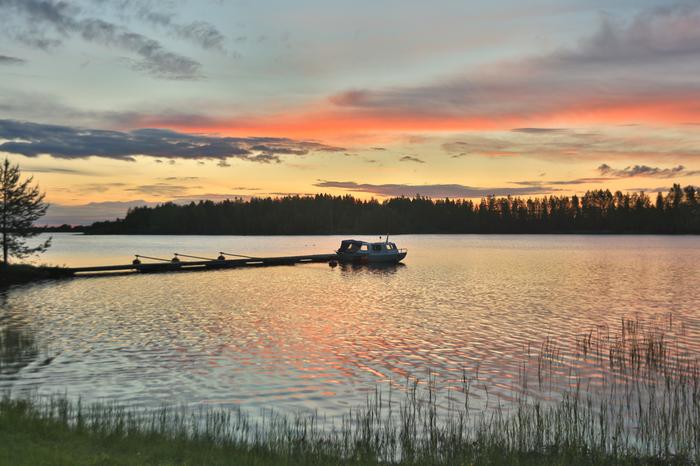 Valoisa kesäyö.