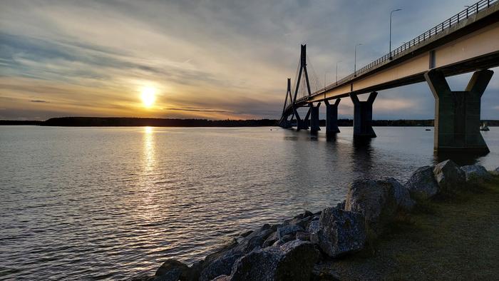 Syksyinen auringonlasku Pohjanlahdella.