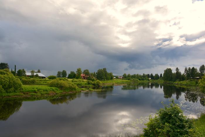 Kesällä suurin osa sateesta tulee kuuroina, jolloin joskus kuukauden sademäärä tulee vain parin tunnin aikana.